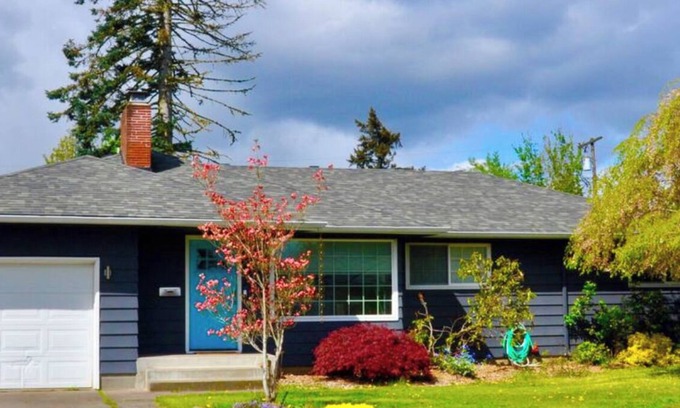 Montavilla House | Spacious Getaway Near Mt Tabor Park—Sleeps 4, Kitchen, AC, WD, Workspace, Patio