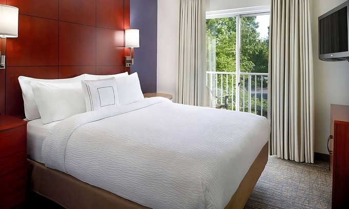 Alpharetta House | Spacious Good-Value Accommodation! Free Breakfast, Pets Allowed