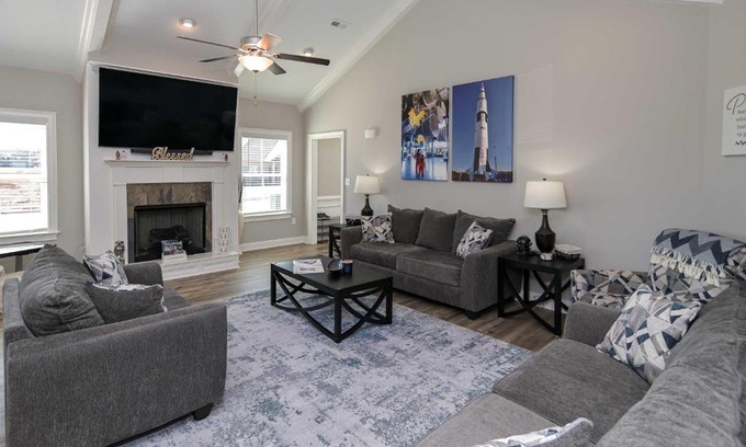 Hazel Green House | Spacious Hazel Green Home with Fireplace, Yard!