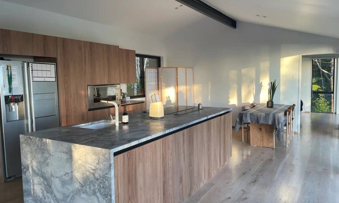 Titirangi House | Spacious hideaway with stunning harbour views