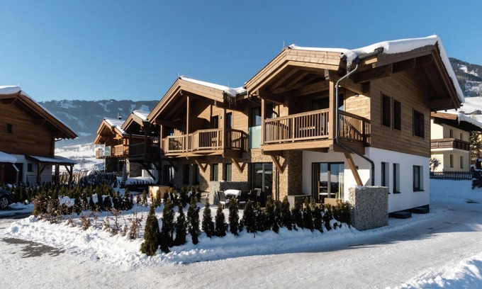 Piesendorf Apartment | Spacious holiday home with balcony and sauna