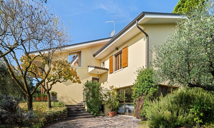 Costermano House | Spacious Holiday Home in Marciaga with Garden