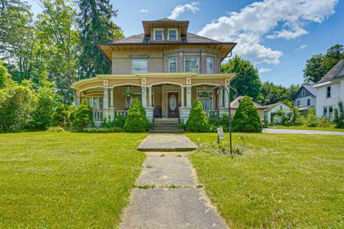 Salamanca House | Spacious Home 2 Mi to Seneca Allegany Casino!