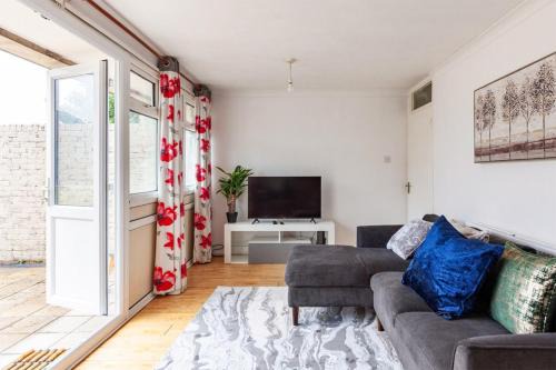 Waltham Cross Apartment | Spacious Home by Lee Valley Rafting Waltham Cross