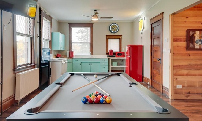 Bessemer House | Spacious Home in Ramsay 9 Smart TVs and Pool Table!