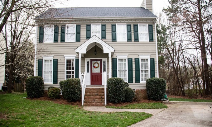 Durham House | Spacious home- King Suite central to Duke, UNC, RDU Airport & Southpoint Mall