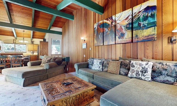 Mammoth Lakes Condo | Spacious Home near The Village, Pool, Hot Tub & Game Roon On-site