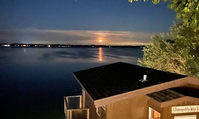 Stoughton House | Spacious Home on Lake Kegonsa