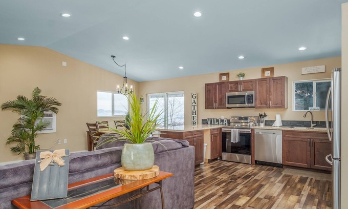 East Wenatchee House | Spacious home on a vineyard near Gorge Amp.,Leavenworth,chelan and Mission Ridge