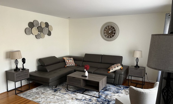 Belle Haven House | Spacious Home w/Free Parking-Close to Old-town Alexandria and DC!