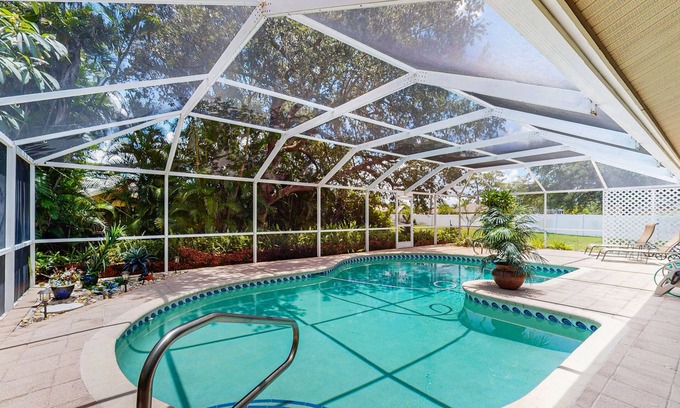Biggar House | Spacious home with heated pool, WiFi, washer & dryer, and lanai