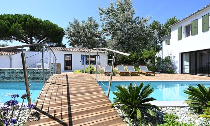 Les Portes-en-Re House | Spacious house with pool and beach access