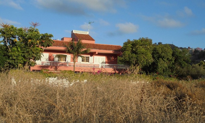 Los Olivos Apartment | SPACIOUS HOUSE IN EL CAMPO; ADA´S HOUSE