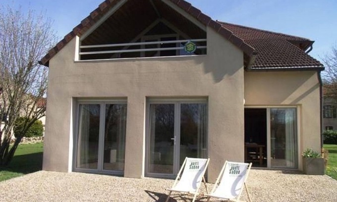 Port-sur-Saone Cottage | Spacious house with garden and river view