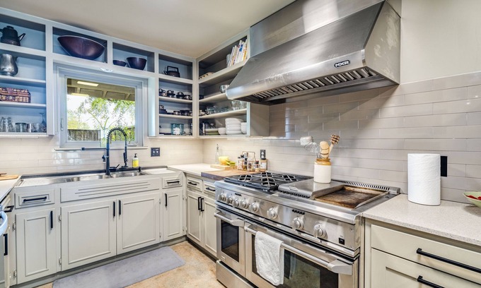 North Austin Civic Association House | Spacious house with gorgeous outdoor seating Near Domain and Q2 Stadium