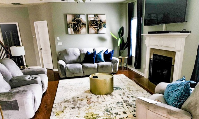 Covington House | Spacious House with Huge Private Yard. Resort Style Community Pool