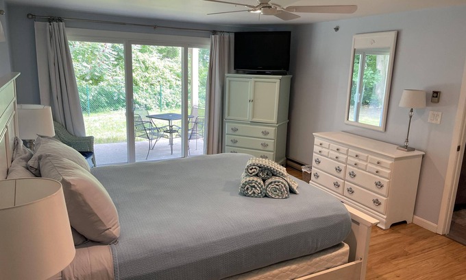 Wells Condo | Spacious/Immaculate 1st flr 1,260 SqFt Unit