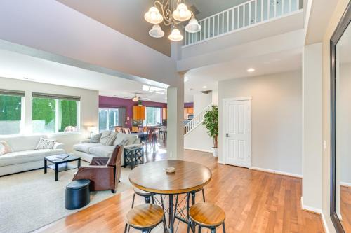 Kent House | Spacious Kent Home Near SeaTac Airport with Patio