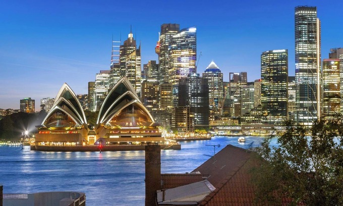 Kirribilli Apartment | Spacious Kirribilli Penthouse - Spectacular Harbour Bridge and Opera House Views