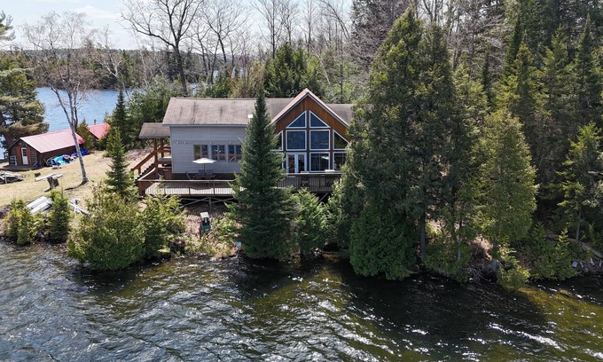 Nairn Centre Cottage | Spacious Lake Panache Island Retreat. Large Private Dock, Sauna & Amazing Views