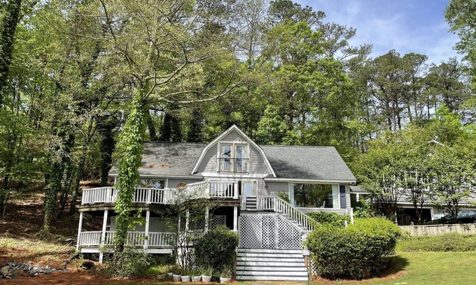Pleasure Point House | Spacious Lake Martin Getaway - Pace's Point