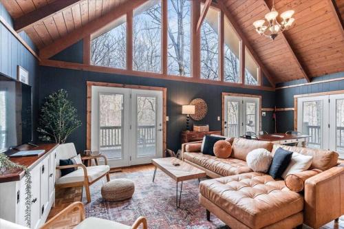 Deep Gap House | Spacious Lakeview Mountain Cabin