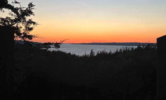 Crofton Cabin | Spacious Lakeview Cabin Minutes from Private Beach