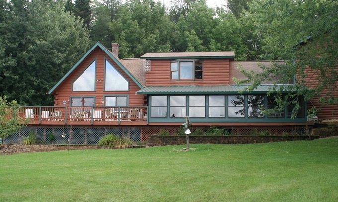 Glover Cabin | Spacious Log Cabin Perfect for Families and Pets