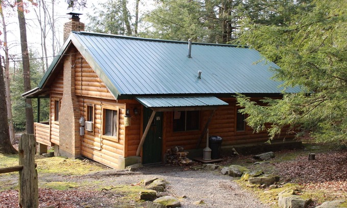 Clarington Cabin | Spacious Log Cabin with Fireplace