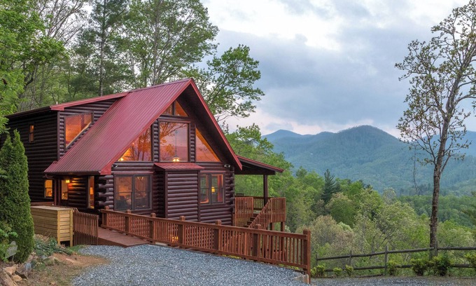Sylva Cabin | Spacious log cabin with spectacular mountain views - private hot tub & sauna