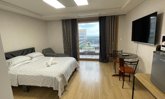 Clark Freeport Apartment | Spacious Luxury Condo w/kitchen beside Hilton Clark D’Heights