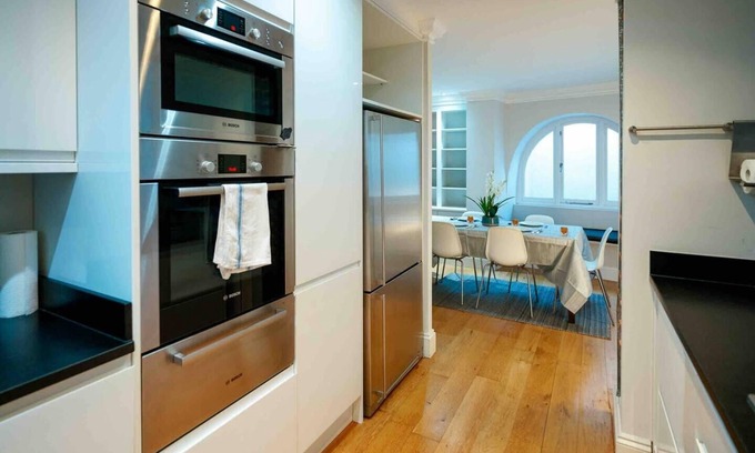 Churchill House | Spacious & Modern 3BRs house in central london