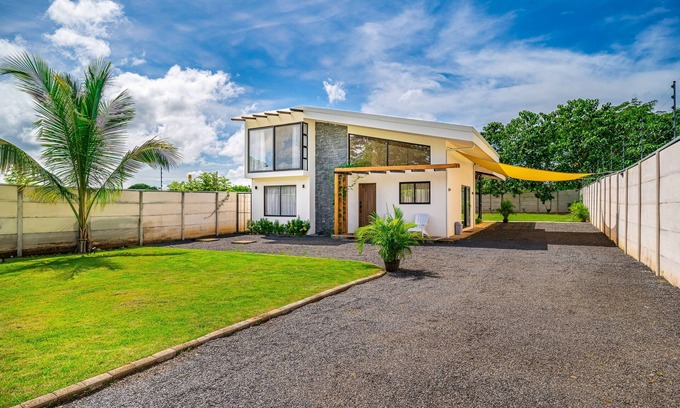 Sardinal House | Spacious modern home with firepit, lush yard, dog friendly & near beach