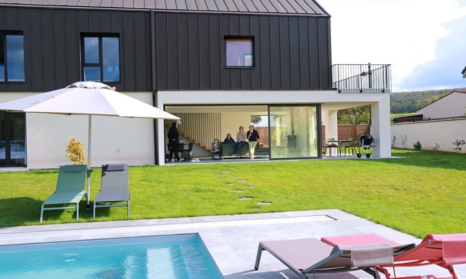 Cuchery House | Spacious Modern House with Private Pool & Garden – Perfect for 12 Guests