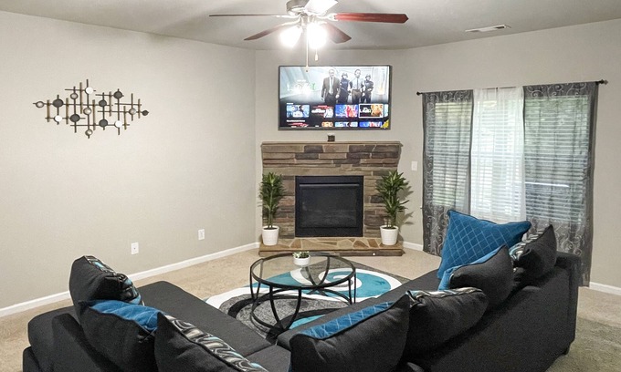 Jonesboro House | ❤️Spacious |Modern |Sleep 10|Wifi |Keyless Entry❤️
