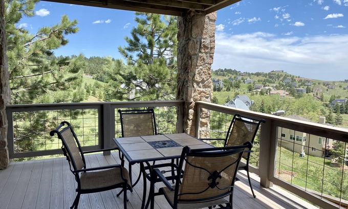 Golden House | Spacious Mountain Apt with Views & Easy Access to Hike, Bike, & Red Rocks!