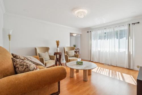 Mountain View Apartment | Spacious Mountain View Duplex in Prime Location Duplex