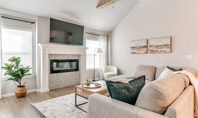 Broken Arrow House | Spacious New Construction in Gated Community!