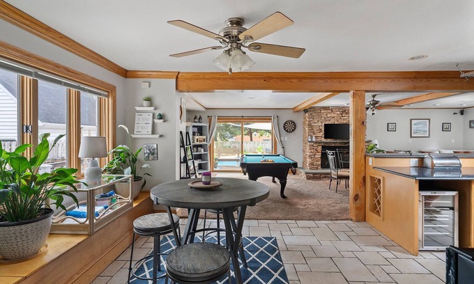 Richmond House | Spacious Oasis on Monument | Incredible Backyard