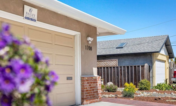 Westside Santa Cruz House | Spacious Open Floor Plan