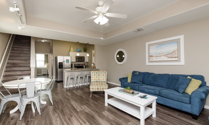 Corpus Christi House | Spacious Pet-Friendly Townhome with Heated Pool & Close to the Beach
