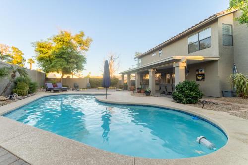 Arrowhead Ranch House | Spacious Pet Friendly 5br with Pool In Glendale