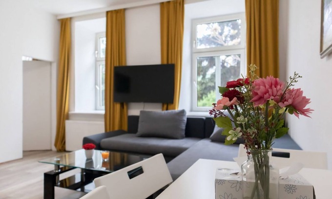 Brigittenau Apartment | Spacious & Pleasant 2BR Apt. near Milenium Tower
