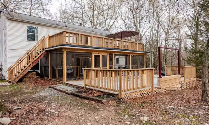 Cresco House | “Spacious Poconos Home Hot Tub Game Room & Theater”