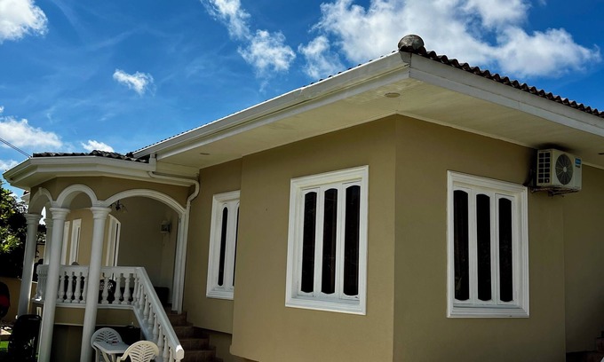 Santa Rosa House | Spacious & Private 7-bedroom Villa with WiFi and AC in Willemstad, Curacao