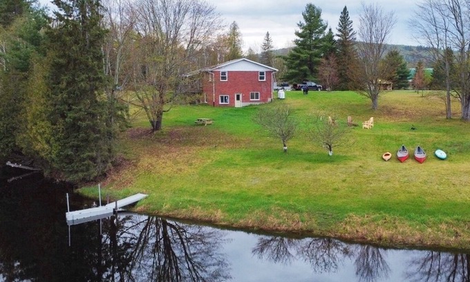 Brudenell Cottage | Spacious & Private Waterfront Cottage Near Barrys Bay & Algonquin Park