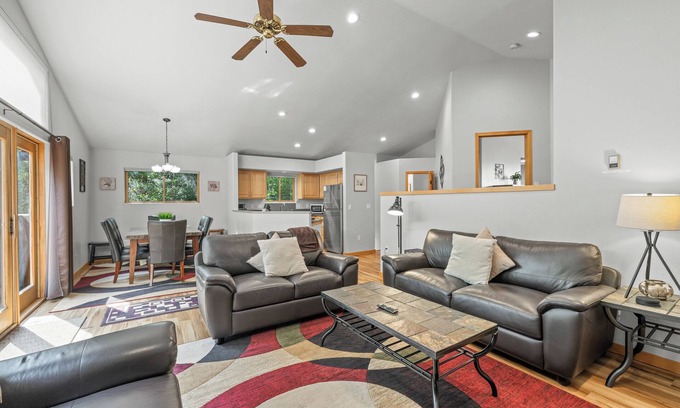 Wildernest House | Spacious & Quiet 6 BR w/Heated Garage Cutty Sark #1 & #2 Combo