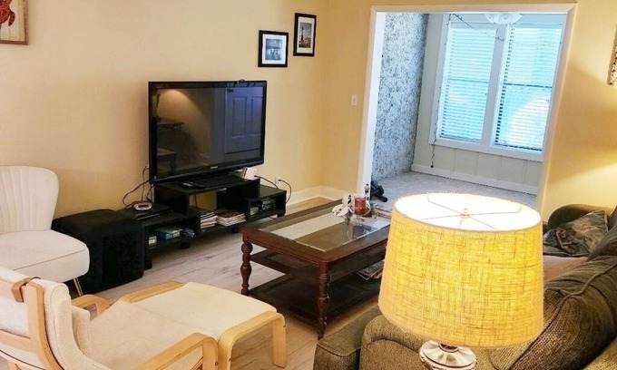 Saint Simons Heights Condo | Spacious quiet all ground floor gated condo. Large pool/tennis pickle ball