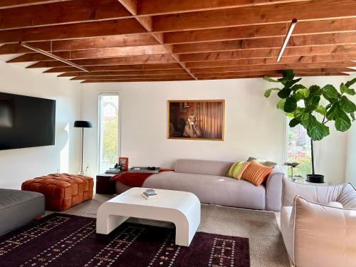 Angelino Heights House | Spacious Resort Getaway @ Echo Park Ranch - Luxury indoor/outdoor home steps from Sunset Blvd, Echo Park Lake, Dodgers Stadium