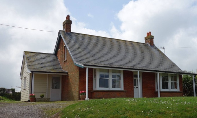 Yarmouth House | Spacious rural bungalow, disabled friendly, sleeps 2-10, 4 bedrms, 3 bathrooms.